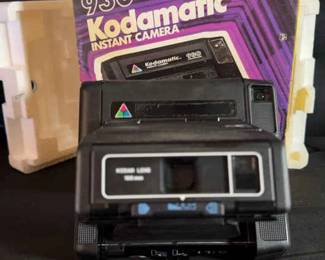 930 Kodamatic Instant Camera