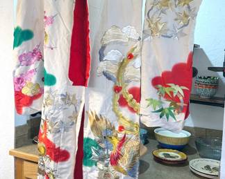 Japanese Uchikake wedding kimono featuring gold embroidery