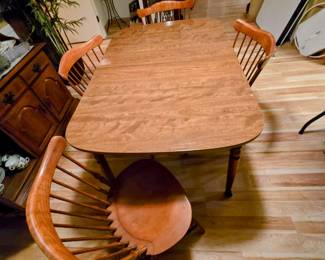 Ethan Allen Dining Room Furniture - Table with Leaves & 6 Chairs