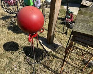 THE RED ORB! Cue the Martian music! 