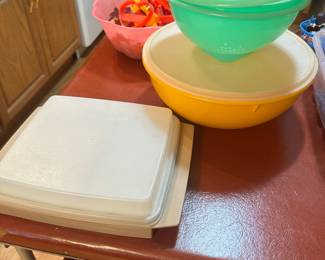 Vintage Tupperware! Now that Tupperware has closed for good…in a few years these will be worth a fortune! Rubbermaid and Ziplock ain’t got nothing on this vintage Tupperware! 