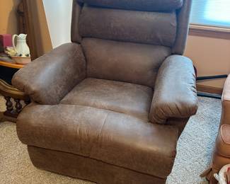 Got the keys today! Here are the pic for the initial walk through! We did not open any boxes or totes! This is just what was out waiting for us! More detailed photos added almost daily starting next week!