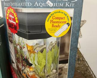 Nice Aquarium in the original box! Could also be a terrarium!