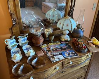 This is a BEAUTIFUL Antique Dresser with mirror! 