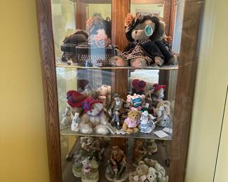 Got the keys today! Here are the pic for the initial walk through! We did not open any boxes or totes! This is just what was out waiting for us! More detailed photos added almost daily starting next week!