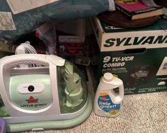 Got the keys today! Here are the pic for the initial walk through! We did not open any boxes or totes! This is just what was out waiting for us! More detailed photos added almost daily starting next week!