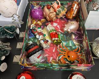 This box is great 3D ornaments! 