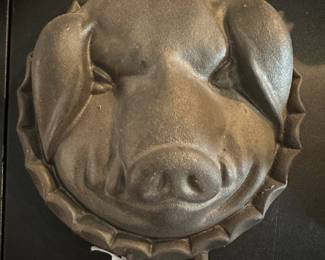 This is an AWESOME cast Iron pig! 