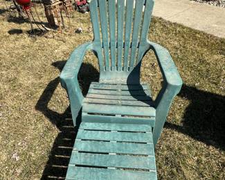 This needs a good power wash, but is in EXCELLENT condition otherwise! 