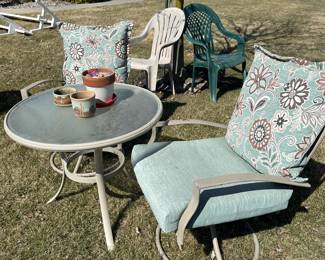A very good cafe set! Two heavy swivel rocker chairs and glass top table! Come with chushions! 
