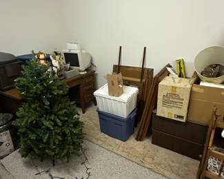 Got the keys today! Here are the pic for the initial walk through! We did not open any boxes or totes! This is just what was out waiting for us! More detailed photos added almost daily starting next week!