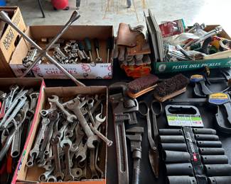 Close Ups of some of our great garage items!  These are LOOSE tools! Absolutely everything you would need to outfit a good tool box! Many are vintage! 