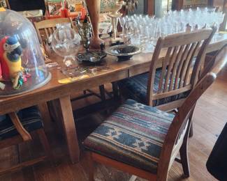 Great dining room table with 6 chairs