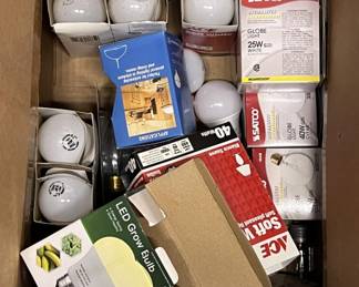Lot 115 | Lightbulbs Grow Light 100 watt etc Light Bulbs
