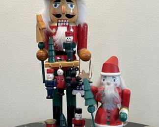 Lot 35 | Nutcracker Duo; Taller Nutcracker as found
