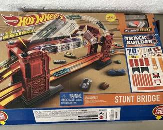 Lot 345 | Hot Wheels Stunt Bridge Car Track Set Toy Vintage

