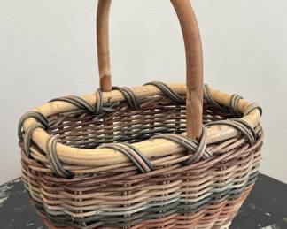 Lot 19 | Vintage Woven Basket w Handle
