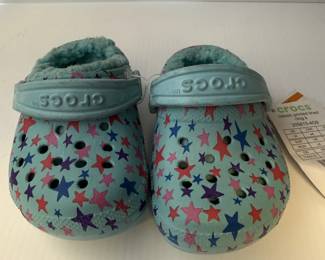 Crocs Girls Size C4 Classic Lined in Teal with Colored Stars