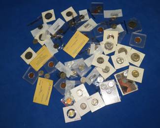 Lot 250. Random US coins including half dollars, quarters, nickels, wheat pennies, and steel pennies.