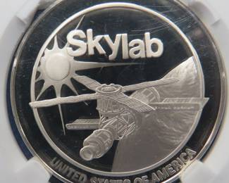 Lot 381. NASA themed "Skylab" sterling silver proof medallion. 19.9 grams.