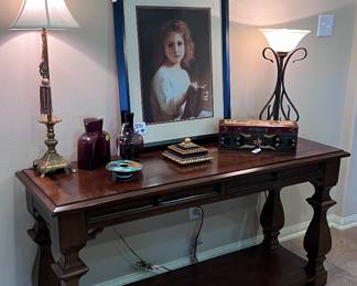 Pretty side/library table