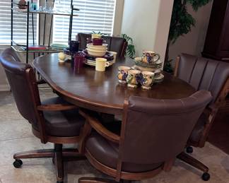 Vintage Kitchen table W/4 swivel chairs on wheels 