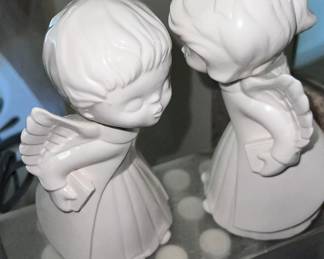Sweet ceramic Kissing Angels