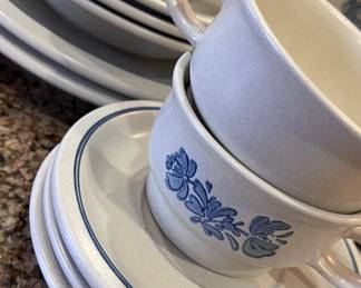 Vintage Pfaltzgraff Yorktowne kitchen dinnerware set
