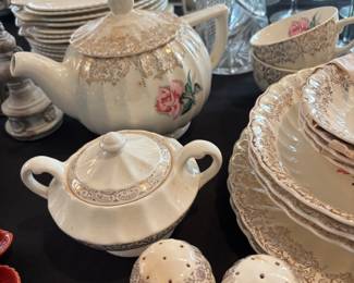 Limoges Le Fleur Rouge China Set