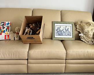 Reclining sofa. In great shape. 