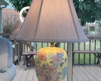 Chinese Famille Rose porcelain lamp
