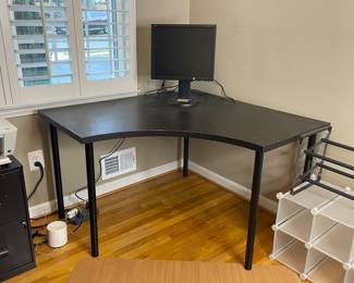 Corner desk