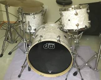 DW Performance Series 3 piece drums in white pearl (drums only)