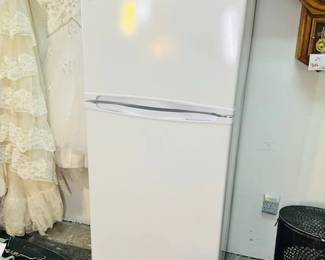 refrigerator 