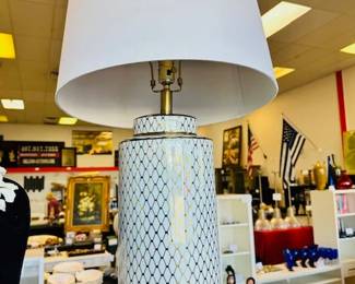 Gold/white lamp