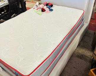 Ethan Allen full size w/ air bed 