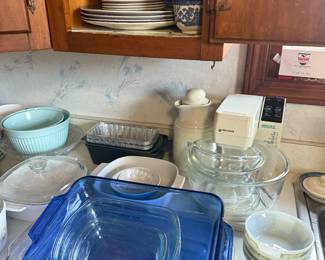 Pyrex bakeware/glassware