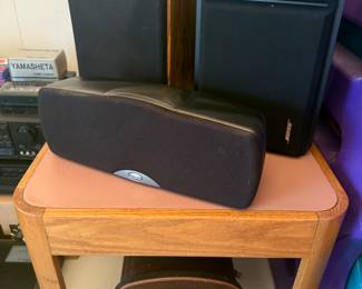 Bose and Infinity bookshelf speakers and vintage Thomas radio