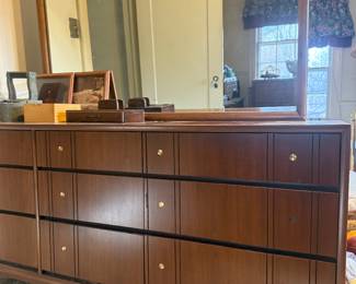 Mid Century Kroehler 9-drawer dresser and mirror 