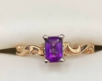 14K Gold Ring with Semi-Precious Stone - Size 7.25