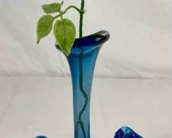 Vintage Seda Sweden MCM Glass Bud Vase with Pink Porcelain, FM Konstglas Bluebird and Unbranded Bird