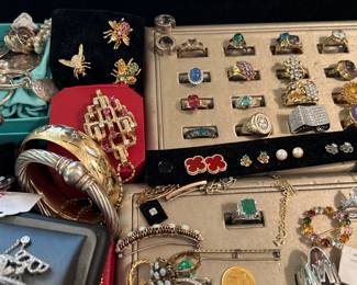 Our appraiser Heather is here to help you invest in luxury assets: fine jewelry, gold, platinum, silver, diamonds and more!