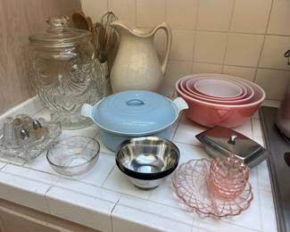Vintage Kitchenware, Pink Pyrex Mixing Bowls