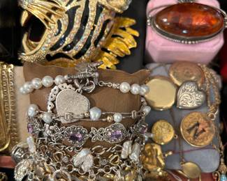 Our appraiser Heather is here to help you invest in luxury assets: fine jewelry, gold, platinum, silver, diamonds and more!