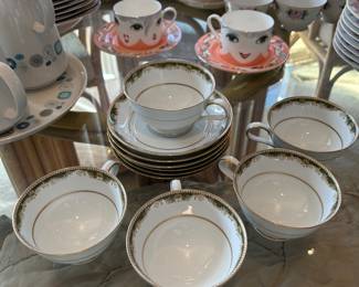 Tea Cups & Saucers