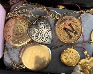 Our appraiser Heather is here to help you invest in luxury assets: fine jewelry, gold, platinum, silver, diamonds and more!
