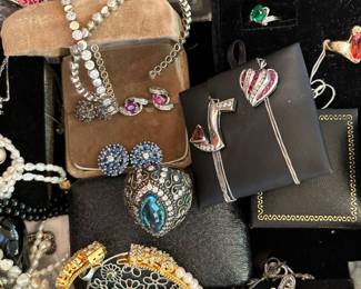 Our appraiser Heather is here to help you invest in luxury assets: fine jewelry, gold, platinum, silver, diamonds and more!