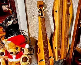 Mountain dulcimer and tandem/courting dulcimer