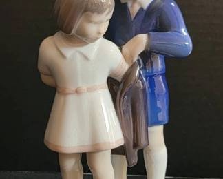 Bing & Grondahl Figure #2312 "Young Gentleman"
https://ctbids.com/estate-sale/34628/item/3890092/Bing-Grondahl-Figure-2312-Young-Gentleman