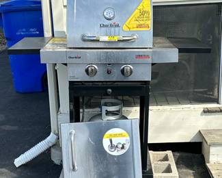 CHAR-BROIL 2 BURNER GRILL | Char-Broil Commercial Tru-Infrared 2 burner grill with 445-sq in. Cooking area, with cover. - h. 46 x w. 47 x d. 21 in

